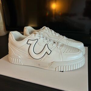 NWOT True Religion Women’s platform sneaker - size 7